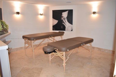 Condo in Sunny Isles Beach, Florida, 2 bedrooms  № 1729276 - photo 25