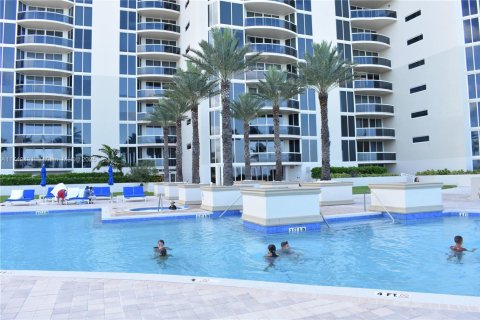 Condo in Sunny Isles Beach, Florida, 2 bedrooms  № 1729276 - photo 20