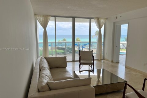 Condo in Sunny Isles Beach, Florida, 2 bedrooms  № 1729276 - photo 2