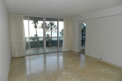 Condo in Sunny Isles Beach, Florida, 2 bedrooms  № 1729276 - photo 8