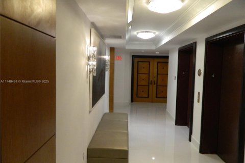 Condo in Sunny Isles Beach, Florida, 2 bedrooms  № 1729276 - photo 17