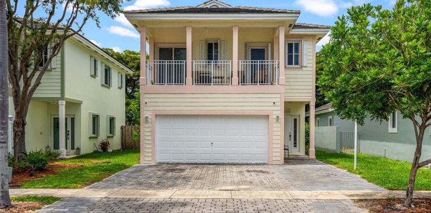 House in Homestead, Florida 4 bedrooms, 163.69 sq.m. № 1829197