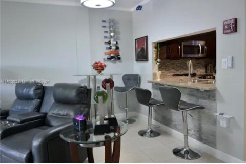 Condominio en venta en Miami, Florida, 1 dormitorio, 78.97 m2 № 1963565 - foto 5