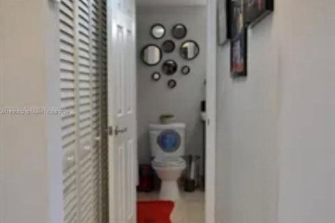 Condominio en venta en Miami, Florida, 1 dormitorio, 78.97 m2 № 1963565 - foto 11