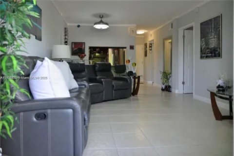 Condominio en venta en Miami, Florida, 1 dormitorio, 78.97 m2 № 1963565 - foto 4