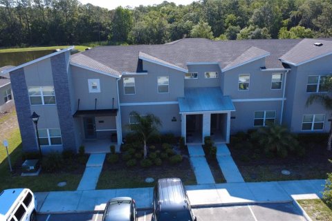 Townhouse in Kissimmee, Florida 5 bedrooms, 201.41 sq.m. № 1640017 - photo 1