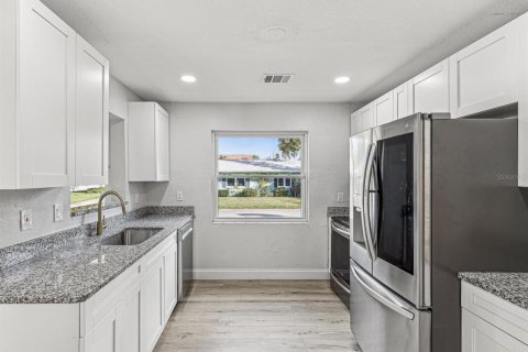 Casa en venta en Largo, Florida, 4 dormitorios, 169.83 m2 № 1518949 - foto 8