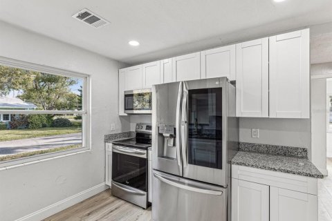 Casa en venta en Largo, Florida, 4 dormitorios, 169.83 m2 № 1518949 - foto 22