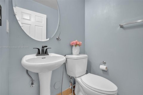 Townhouse in Pembroke Pines, Florida 2 bedrooms, 103.49 sq.m. № 1891243 - photo 8