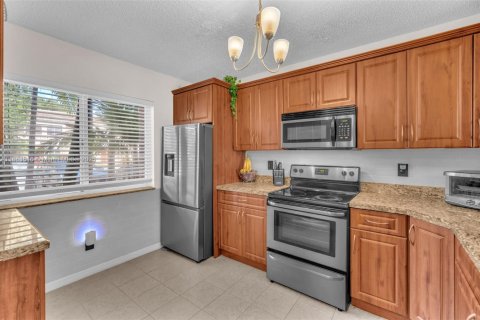 Townhouse in Pembroke Pines, Florida 2 bedrooms, 103.49 sq.m. № 1891243 - photo 6