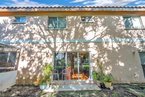 Townhouse in Pembroke Pines, Florida 2 bedrooms, 103.49 sq.m. № 1891243 - photo 18