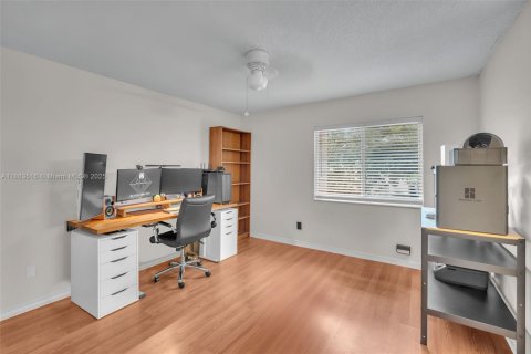 Townhouse in Pembroke Pines, Florida 2 bedrooms, 103.49 sq.m. № 1891243 - photo 15