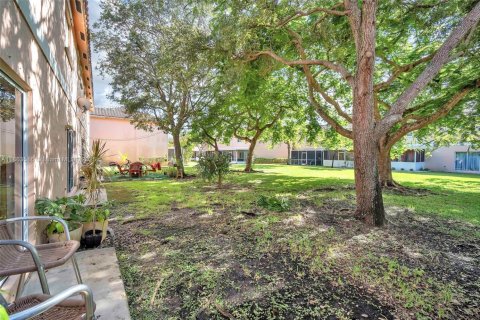 Townhouse in Pembroke Pines, Florida 2 bedrooms, 103.49 sq.m. № 1891243 - photo 17