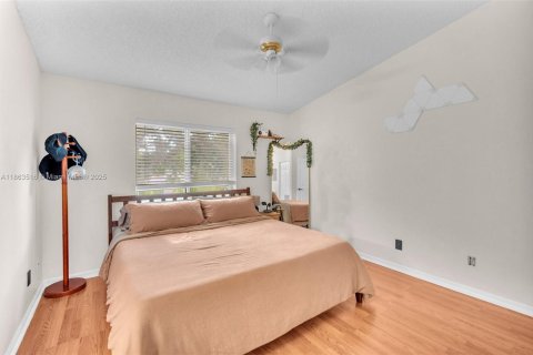 Townhouse in Pembroke Pines, Florida 2 bedrooms, 103.49 sq.m. № 1891243 - photo 11