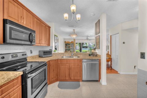 Townhouse in Pembroke Pines, Florida 2 bedrooms, 103.49 sq.m. № 1891243 - photo 7