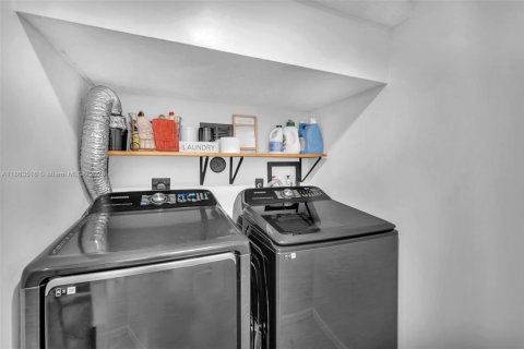 Townhouse in Pembroke Pines, Florida 2 bedrooms, 103.49 sq.m. № 1891243 - photo 16