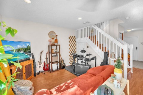 Townhouse in Pembroke Pines, Florida 2 bedrooms, 103.49 sq.m. № 1891243 - photo 2