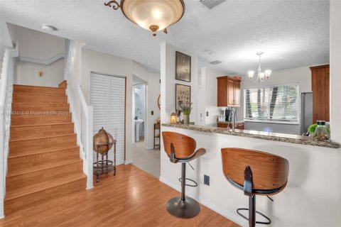 Townhouse in Pembroke Pines, Florida 2 bedrooms, 103.49 sq.m. № 1891243 - photo 5