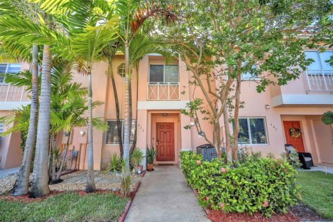 Townhouse in Pembroke Pines, Florida 2 bedrooms, 103.49 sq.m. № 1891243 - photo 1