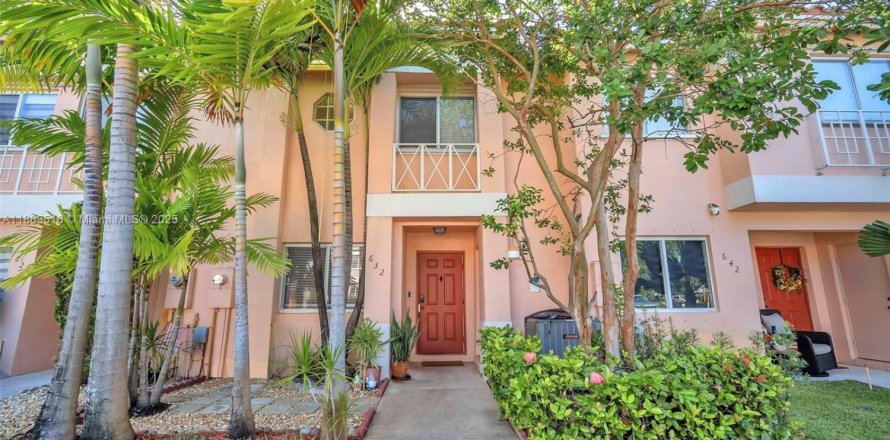 Townhouse in Pembroke Pines, Florida 2 bedrooms, 103.49 sq.m. № 1891243