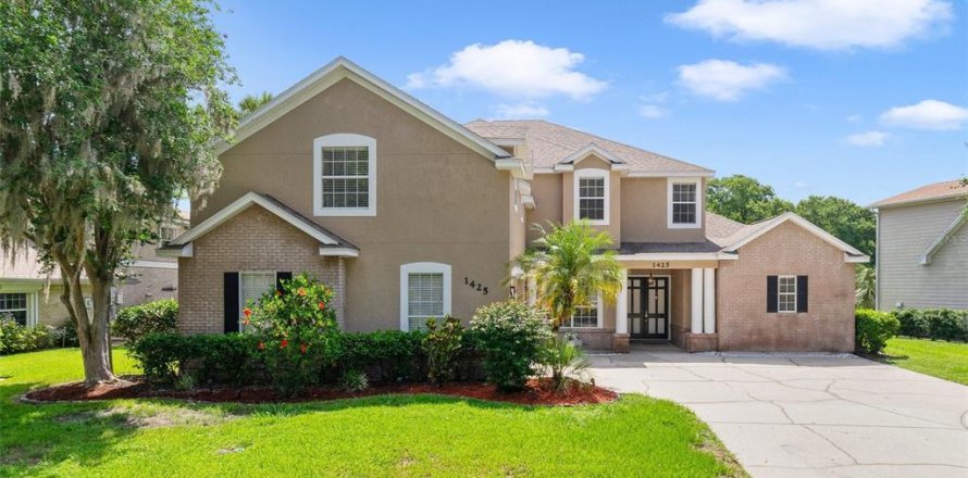House in Kissimmee, Florida 6 bedrooms, 432.37 sq.m. № 1759319