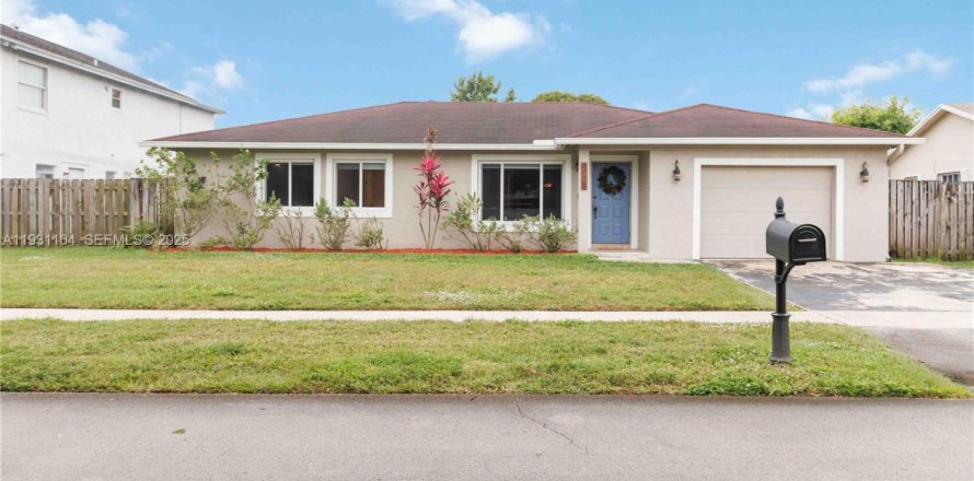 Casa en Sunrise, Florida 3 dormitorios, 145.58 m2 № 1990086