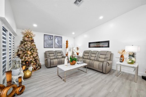 Casa en venta en Homestead, Florida, 4 dormitorios, 182.37 m2 № 1975432 - foto 11