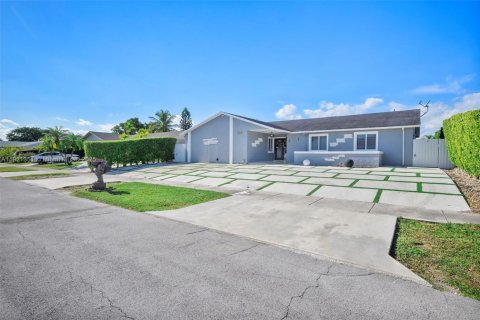 Casa en venta en Homestead, Florida, 4 dormitorios, 182.37 m2 № 1975432 - foto 4