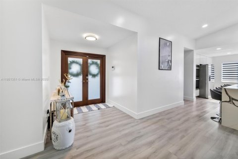 Casa en venta en Homestead, Florida, 4 dormitorios, 182.37 m2 № 1975432 - foto 9