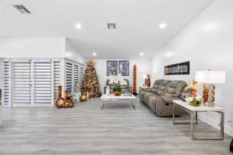 Casa en venta en Homestead, Florida, 4 dormitorios, 182.37 m2 № 1975432 - foto 10