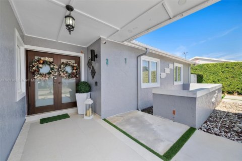 Casa en venta en Homestead, Florida, 4 dormitorios, 182.37 m2 № 1975432 - foto 6