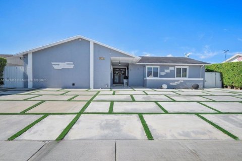 Casa en venta en Homestead, Florida, 4 dormitorios, 182.37 m2 № 1975432 - foto 2