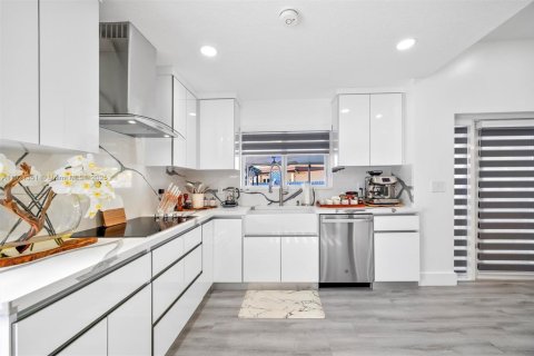 Casa en venta en Homestead, Florida, 4 dormitorios, 182.37 m2 № 1975432 - foto 14