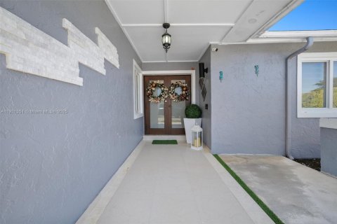 Casa en venta en Homestead, Florida, 4 dormitorios, 182.37 m2 № 1975432 - foto 5