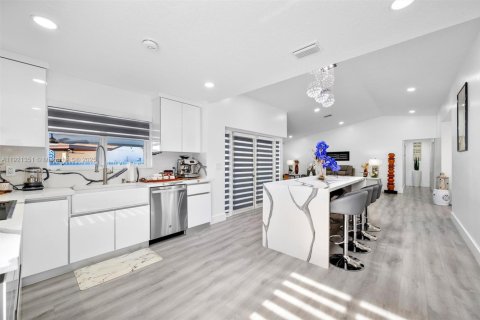 Casa en venta en Homestead, Florida, 4 dormitorios, 182.37 m2 № 1975432 - foto 17