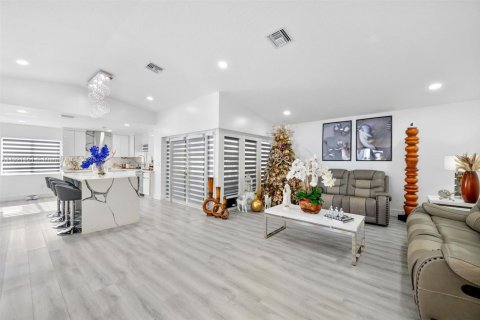 Casa en venta en Homestead, Florida, 4 dormitorios, 182.37 m2 № 1975432 - foto 12