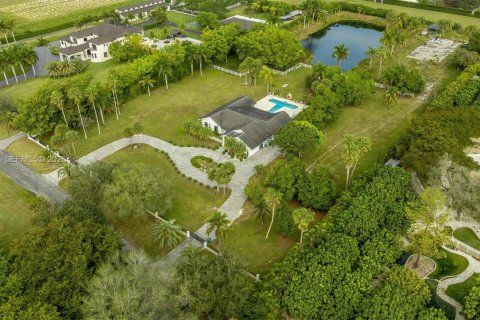 Villa ou maison à vendre à Miami, Floride: 5 chambres, 408.4 m2 № 2028216 - photo 27