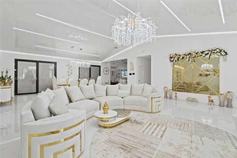 Villa ou maison à vendre à Miami, Floride: 5 chambres, 408.4 m2 № 2028216 - photo 8