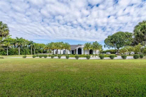Villa ou maison à vendre à Miami, Floride: 5 chambres, 408.4 m2 № 2028216 - photo 2