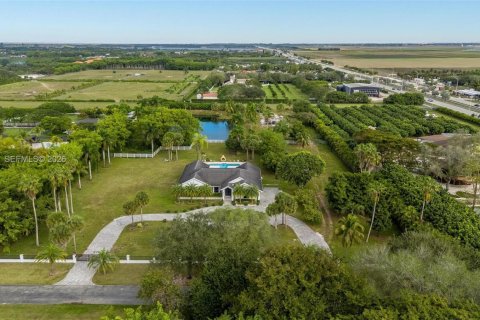 Villa ou maison à vendre à Miami, Floride: 5 chambres, 408.4 m2 № 2028216 - photo 30