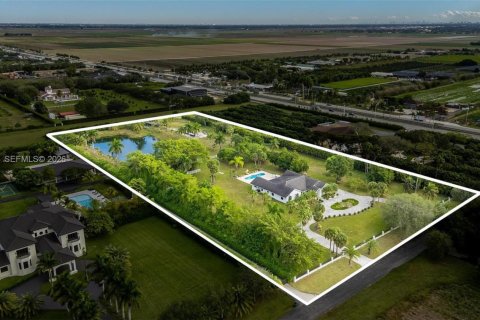 Villa ou maison à Miami, Floride 5 chambres, 408.4 m2 № 2028216