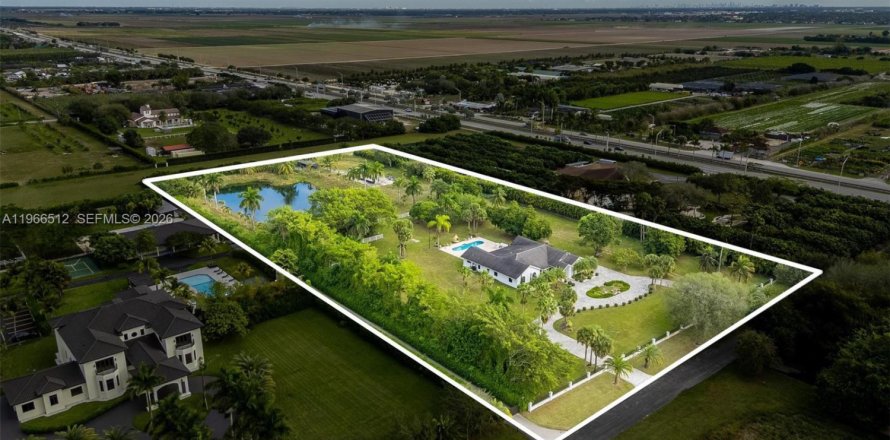 Villa ou maison à Miami, Floride 5 chambres, 408.4 m2 № 2028216