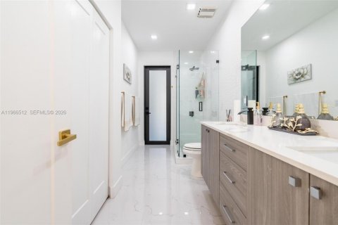 Villa ou maison à vendre à Miami, Floride: 5 chambres, 408.4 m2 № 2028216 - photo 21