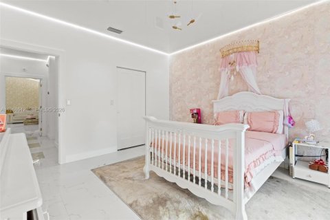 Villa ou maison à vendre à Miami, Floride: 5 chambres, 408.4 m2 № 2028216 - photo 18