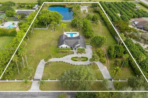 Villa ou maison à vendre à Miami, Floride: 5 chambres, 408.4 m2 № 2028216 - photo 24