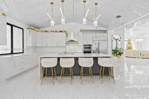 Villa ou maison à vendre à Miami, Floride: 5 chambres, 408.4 m2 № 2028216 - photo 9