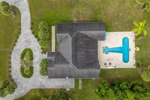 Villa ou maison à vendre à Miami, Floride: 5 chambres, 408.4 m2 № 2028216 - photo 4