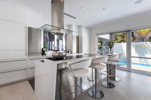 Casa en venta en Miami, Florida, 3 dormitorios, 229.38 m2 № 1850634 - foto 15