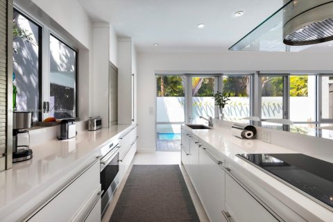 Casa en venta en Miami, Florida, 3 dormitorios, 229.38 m2 № 1850634 - foto 13