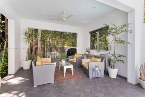 Casa en venta en Miami, Florida, 3 dormitorios, 229.38 m2 № 1850634 - foto 8